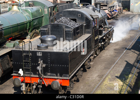 Treno a vapore in Severn Valley Railway line in Bridgenorth Foto Stock