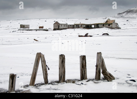 Un edificio sull isola Deception in Antartide, uno dei resti dell'isola a lungo abbandonato base di caccia alle balene Foto Stock