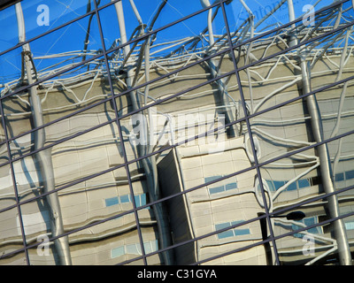 La riflessione di St James Park football Stadium, Newcastle upon Tyne, Inghilterra Foto Stock