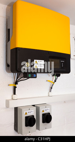 Sunny Boy solar pv inverter e DC interruttori di isolamento del Regno Unito Foto Stock