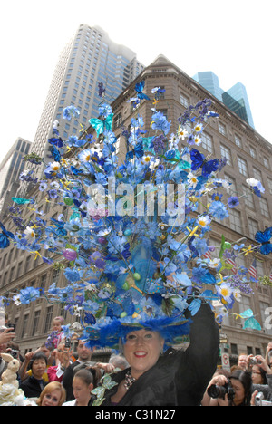 La Easter Parade sulla Quinta Avenue di New York Foto Stock