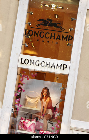 Lisbona portogallo la finestra di visualizzazione di Longchamp fashion shop store sulla Avenida da Liberdade a Lisboa Portogallo Foto Stock