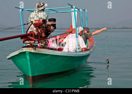 I turisti la pesca di cernia, pesca in mare profondo, Regione di BAN SAPHAN, Thailandia, ASIA Foto Stock