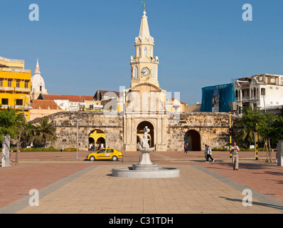Il famoso clocktower (puerta del reloj) di Cartagena in mattinata Foto Stock