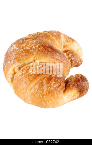 Pane appena sfornato croissant con zucchero semolato isolato su bianco. Messa a fuoco selettiva. Foto Stock