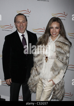 Tommy Mottola e Thalía 'una cosa divertente accaduto sul modo per curare il morbo di Parkinson' 2008 beneficio per il Michael J. Fox Foundation Foto Stock