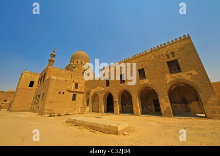 La moschea di amir Qurqumas, Mamluk periodo, grande Cimitero Cimitero settentrionale, Qarafa al Kubra, Il Cairo, Egitto Foto Stock