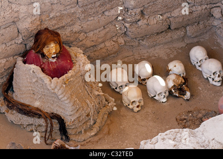 Popolo Nazca mummia vicino a Nazca, Perù, il cimitero di Chauchilla, da circa 200 D.C. Foto Stock