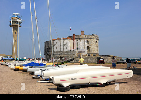 Nsc Calshot Torre e Castello di Calshot su Southampton acqua dove si congiunge con il Solent Hampshire, Inghilterra, Regno Unito Foto Stock