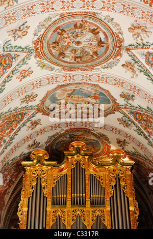 Chiesa barocca in El Hospital de los Venerables, Siviglia, Spagna, Europa Foto Stock