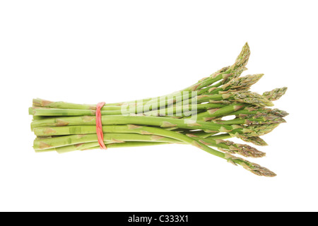 Mazzetto di asparagi freschi isolato su bianco Foto Stock