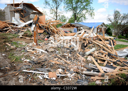 SAINT LOUIS, Missouri - aprile 26: case distrutte dopo il tornado ha colpito la Saint Louis area Venerdì 22 Aprile, 2011 Foto Stock