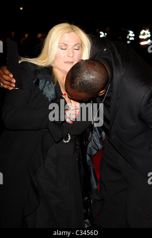 Vanessa Feltz e Ben Ofoedu UK premiere del 'Defiance' Arrivi - Londra, Inghilterra - 06.01.09 Vince Maher/ Foto Stock