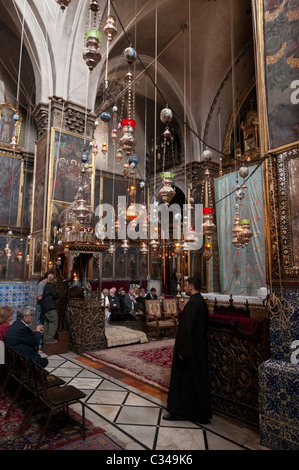 Il lavaggio dei piedi cerimonia durante la Settimana Santa. Saint James chiesa. Gerusalemme Foto Stock