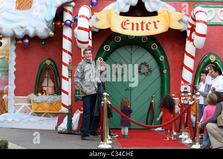 David Hasselhoff visitare Santa Grotta al Grove di Los Angeles, California - 11.12.08 Foto Stock