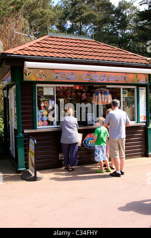 Gelato chiosco in giardini d'inverno a Bournemouth Dorset Foto Stock