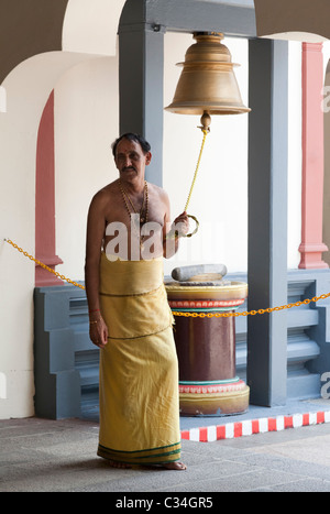 Sri Mariamman tempio indù di Singapore - bell suoneria Foto Stock