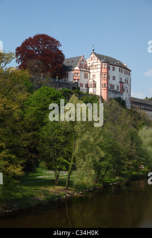 Castello Weilburg e fiume Lahn in Hesse, Germania Foto Stock