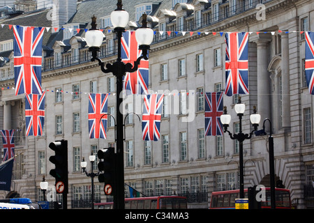 Union Jack appesa a Londra per le nozze reali del principe William e Kate Middleton 29 Aprile 2011 Foto Stock