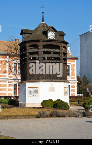 Vista laterale della vecchia torre campanaria di Tata, Ungheria Foto Stock