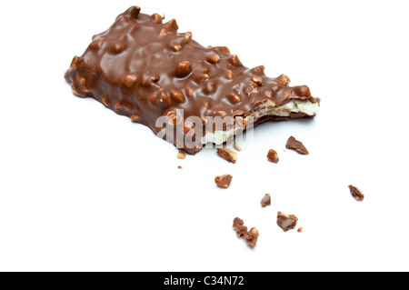 Cioccolato e dessert formaggio bit e briciole isolato su bianco Foto Stock