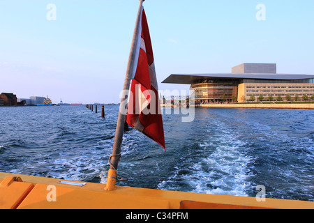L'Opera visto dal bus d'acqua a Copenhagen Foto Stock