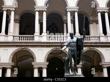 Statua in bronzo raffigurante Napoleone come Marte pacificatore,modello da parte di Antonio Canova,l'accademia di belle arti di Brera,milano, lombardia,ita Foto Stock