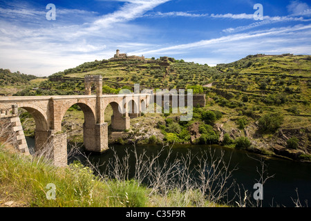 Alcantara ponte sopra il fiume Tago, Alcantara, Spagna Foto Stock