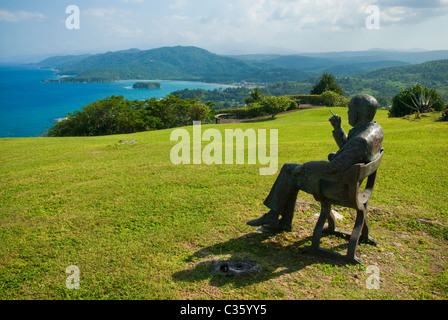 Scultura di Noel Coward a lucciola, il giamaicano home di Noel Coward, affacciato su Port Maria Bay, St Mary, Giamaica Foto Stock