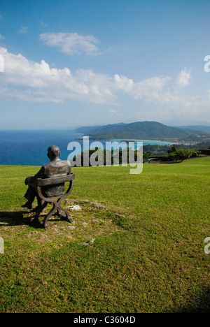 Scultura di Noel Coward a lucciola, il giamaicano home di Noel Coward, affacciato su Port Maria Bay, St Mary, Giamaica Foto Stock