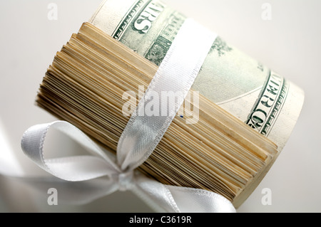 Dollar roll serrati con nastro Foto Stock