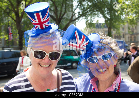 Royal Wedding fanatici camp sulle strade di Westminster in anticipo delle nozze reali del principe William e Kate Middleton. Foto Stock