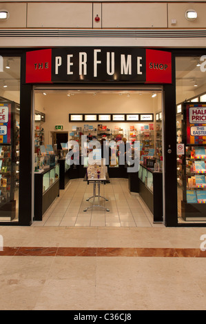 Il Profumo Shop in The Grafton center ( centro commerciale al coperto ) in Cambridge , Cambridgeshire , Inghilterra , Inghilterra , Regno Unito Foto Stock