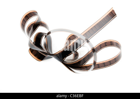 Dettagliato di close-up di una striscia di film, bobina di pellicola su bianco Foto Stock