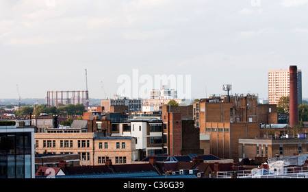 Lo skyline di Londra cercando dalla città a est di Londra Foto Stock