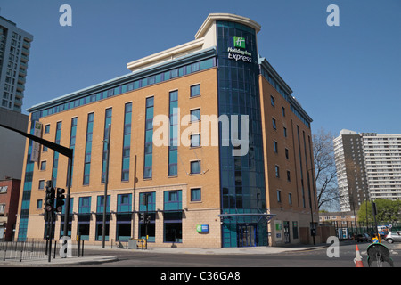 L'Holiday Inn Express hotel, vicino al nuovo 2012 Londra stadio olimpico di Stratford, East London, Regno Unito. Foto Stock