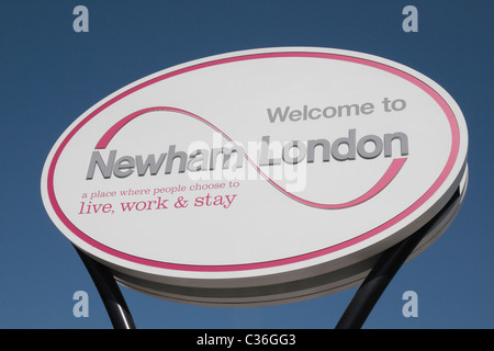 Firmare la promozione del London Borough of Newham a Stratford, East London, Regno Unito. Foto Stock