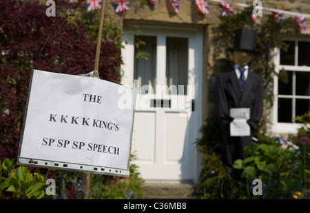 Scarecrows sul display all'annuale Wray Spaventapasseri Festival, Lancaster, Regno Unito Foto Stock