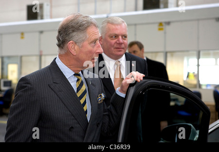 Il Principe di Galles visite Vauxhall Motors Ellesmere Port Cheshire per vedere la nuova Vauxhall/Opel Astra Foto Stock