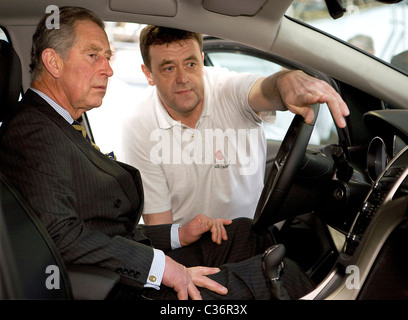 Sua Altezza Reale il Principe di Galles visite Vauxhall Motors Ellesmere Port Cheshire per vedere la nuova Vauxhall/Opel Astra Foto Stock