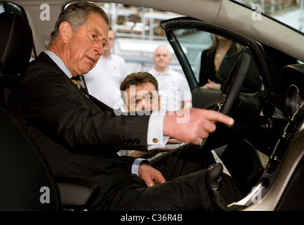 Sua Altezza Reale il Principe di Galles visite Vauxhall Motors Ellesmere Port Cheshire per vedere la nuova Vauxhall/Opel Astra Foto Stock