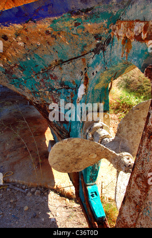 Greco abbandonati carvel costruite barche da pesca, Corfù, Grecia Foto Stock