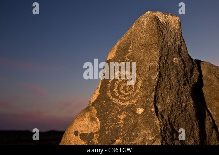 Rock a spirale arte presso la roccia dipinta sito Petroglyph vicino Gila Bend, Arizona, Stati Uniti. Foto Stock