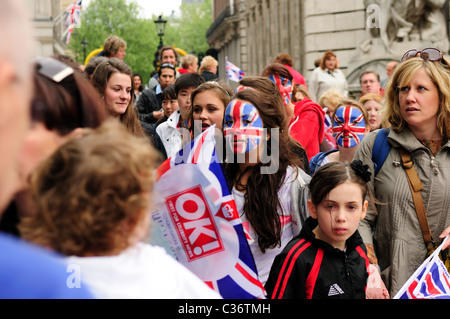 Royal Wedding folla volti e persone.29 aprile 2011 .Il principe William e Cathrine Middleton. Foto Stock