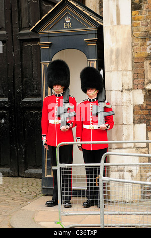 Cambio della Guardia Saint James Palace di Londra. Foto Stock