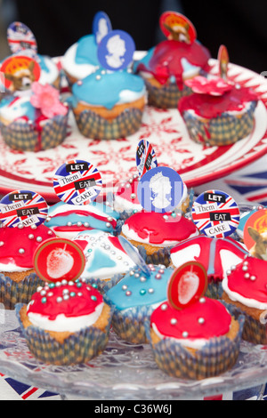 In casa decorate torte di fata per celebratie le nozze del principe William e Kate Middleton, Londra, Regno Unito. Foto:Jeff Gilbert Foto Stock