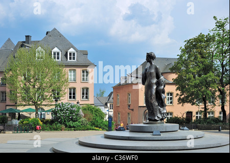 Statua della Granduchessa Charlotte / Grande-Duchesse de Luxembourg nel luogo Clairefontaine nella città di Lussemburgo Foto Stock