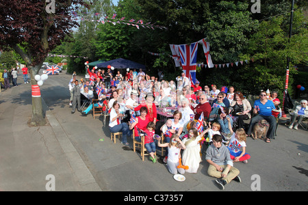 Royal Wedding street party in Sheredan Road, East London. Foto di James Boardman. Foto Stock