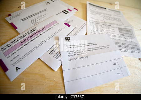 Il referendum sul sistema di voto per il Regno Unito le elezioni parlamentari si svolgerà presso le stazioni di polarizzazione o per posta il 6 maggio Foto Stock