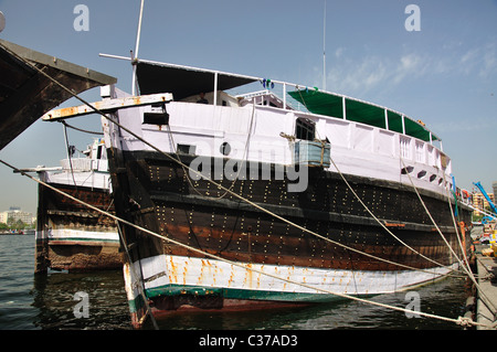 Vintage Trading Dhow sul Dubai Creek, Deira, Dubai, Emirati Arabi Uniti Foto Stock